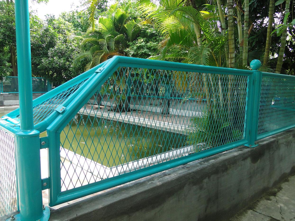 Hàng rào khung lưới hàn chập